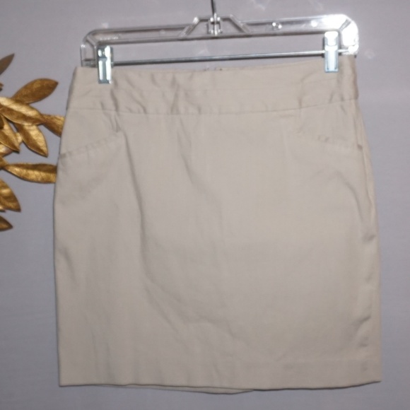 Banana Republic Khaki Mini Skirt - 6P - Picture 1 of 5